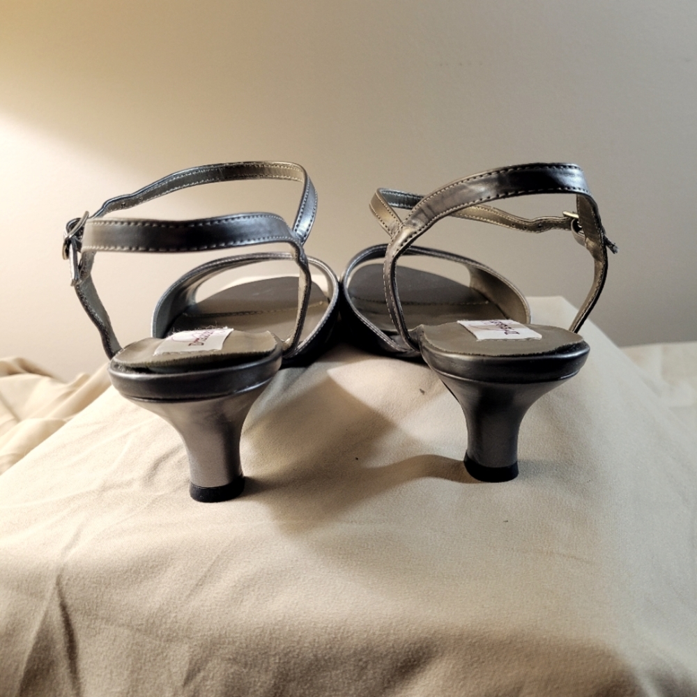 Women's Shoes 9.5EE